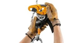 Petzl I'D Self-braking Descender -Outdoor Sports Store opplanet petzl i d self braking descender small d020aa00 pet cas petzl19s47 d020aa00 v2
