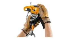 Petzl I'D Self-braking Descender -Outdoor Sports Store opplanet petzl i d self braking descender small d020aa00 pet cas petzl19s47 d020aa00 v2 3
